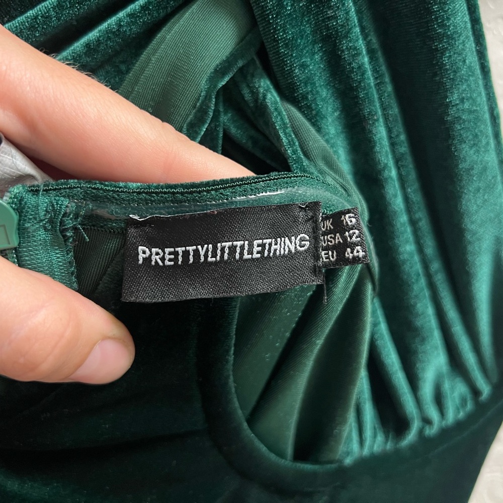 Dark Green Velvet Cross Neck Dress W/ Underwire - “Pretty Little Thing” Size 12 - Picture 4 of 6
